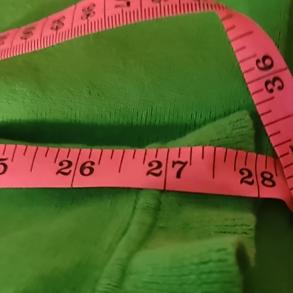 Free with any purchase! Lilly Pulitzer green ruffle wrap - Picture 9 of 12